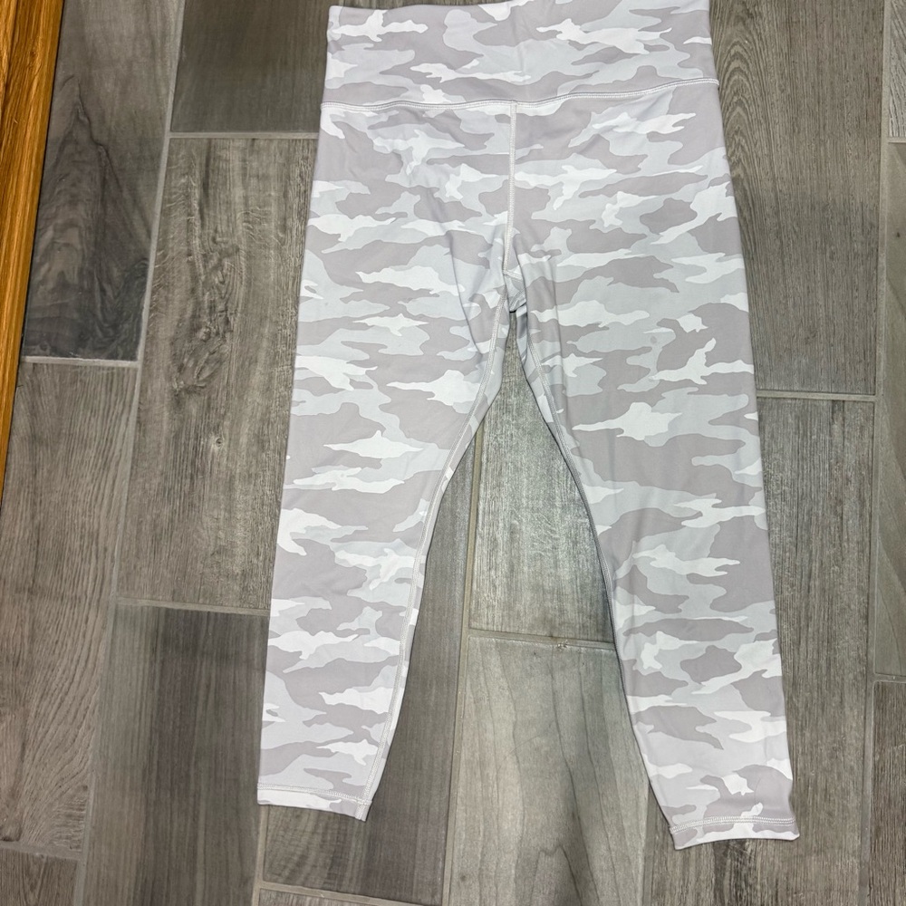 Athleta Elation 7/8 Tight Leggings Large Gray Camo High Rise Powervita